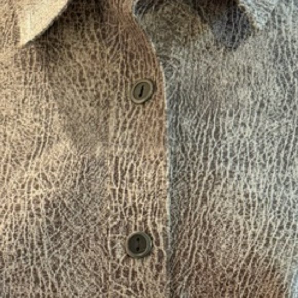 Chico's Size 1. Button down shirt/light jacket with collar. - Picture 10 of 10